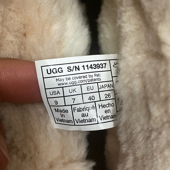 UGG CLASSIC MINI TOGGLER ANKLE WOMEN'S BOOTS New no box never worn - Picture 7 of 7